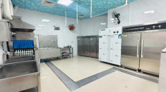 范秀强校长携林清桃、陈伟娥等多位